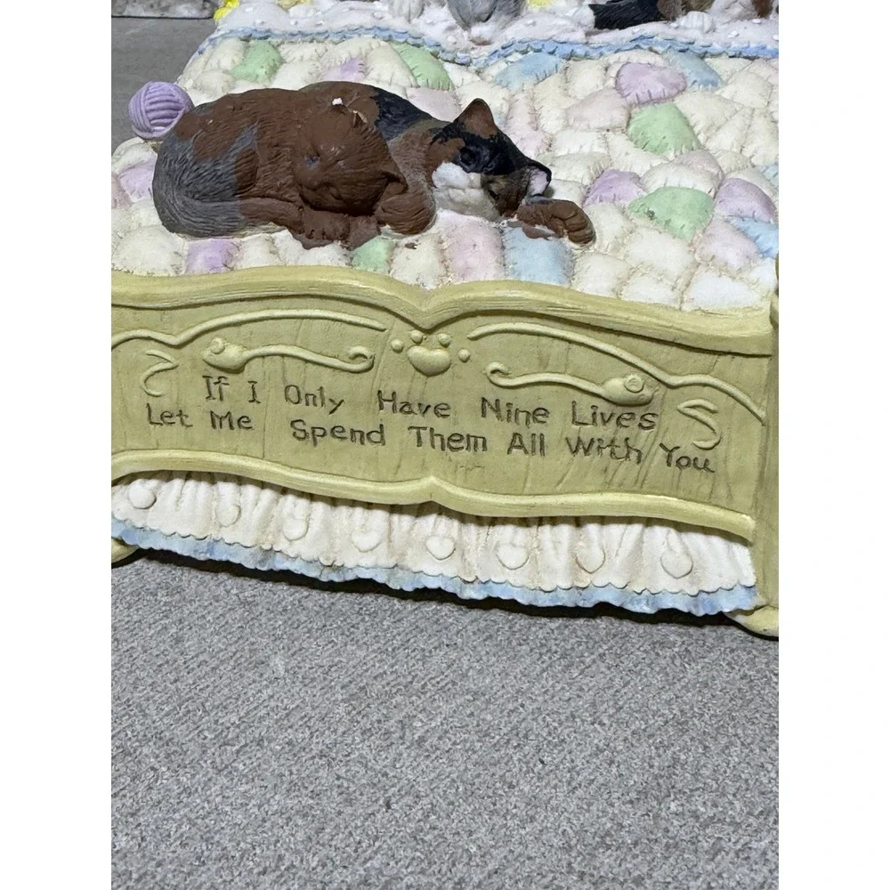 San Francisco Music Box Co Marjorie Sarnat Cat Bed Music Box 1995 Sleeping‎ Cats